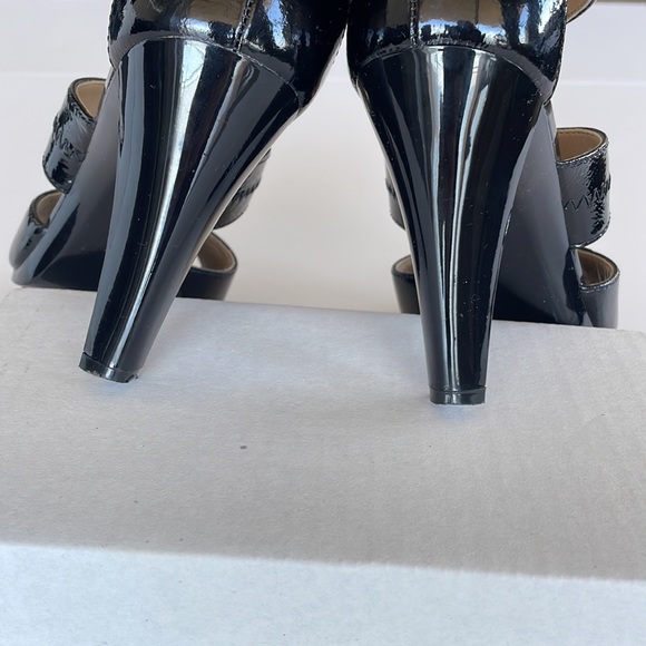 Michael Kors Berkley T Strap Crinkled Patent 6 M - Picture 15 of 15